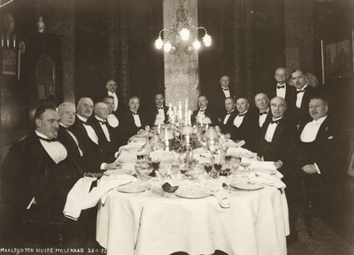 99352 Afbeelding van het diner ter gelegenheid van het 25-jarig jubileum van burgemeester dr. J.P. Fockema in Huize ...